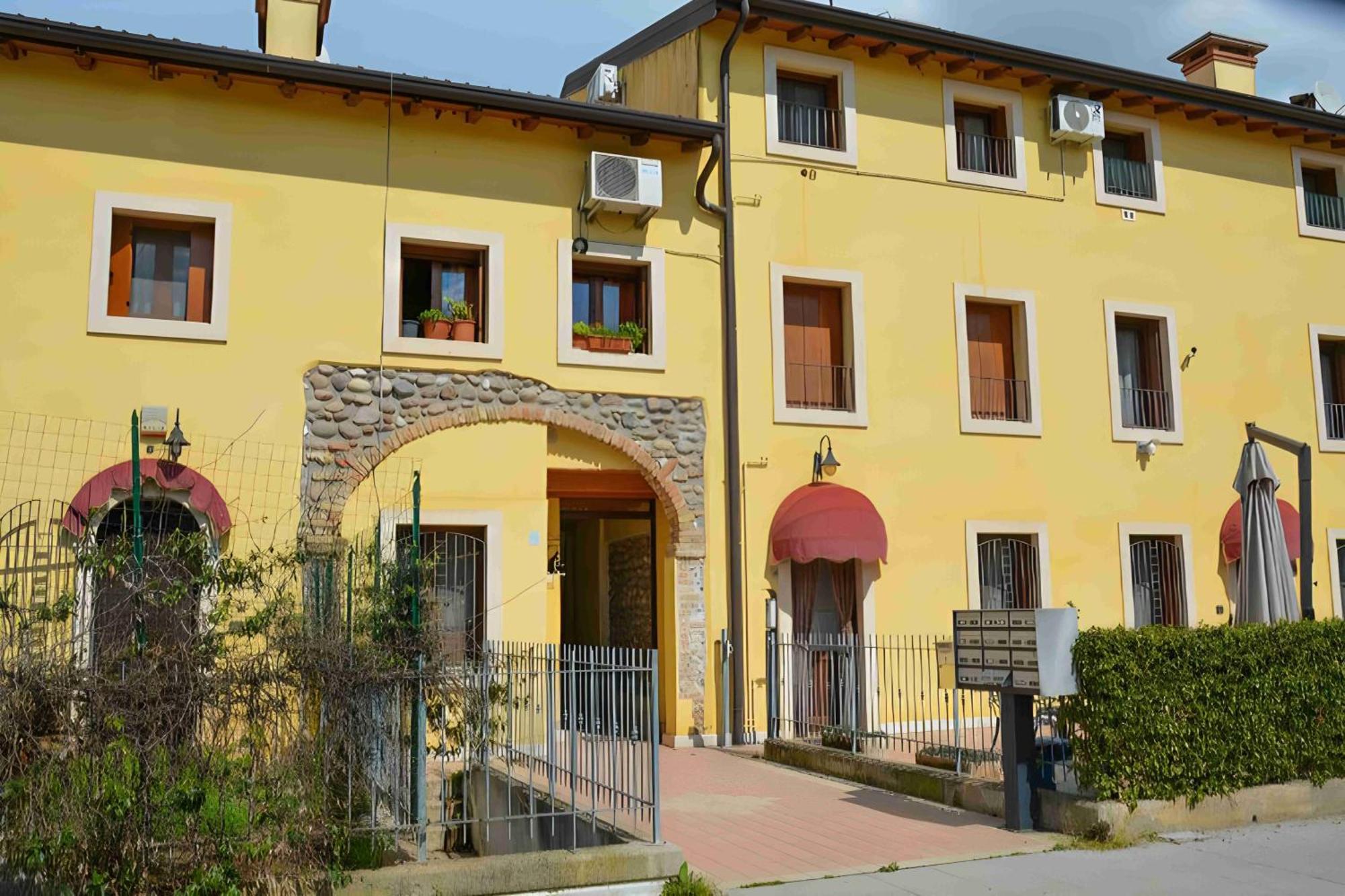 Casa Vacanze Raggio Di Sole Lejlighed Valeggio sul Mincio Eksteriør billede